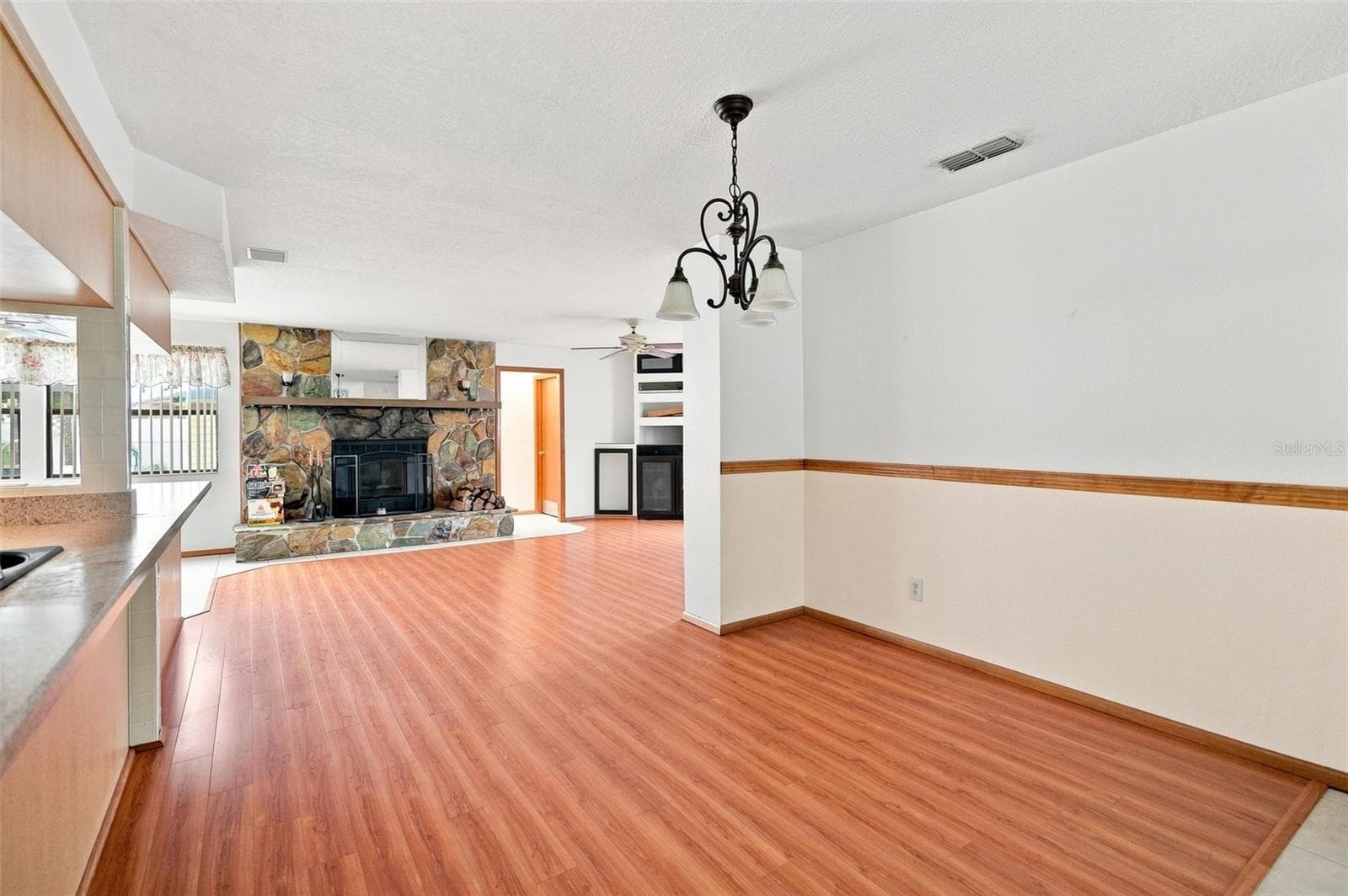 Single Family Residence at 2151 MEREDITH DR, SPRING HILL, photo 12 of 47
