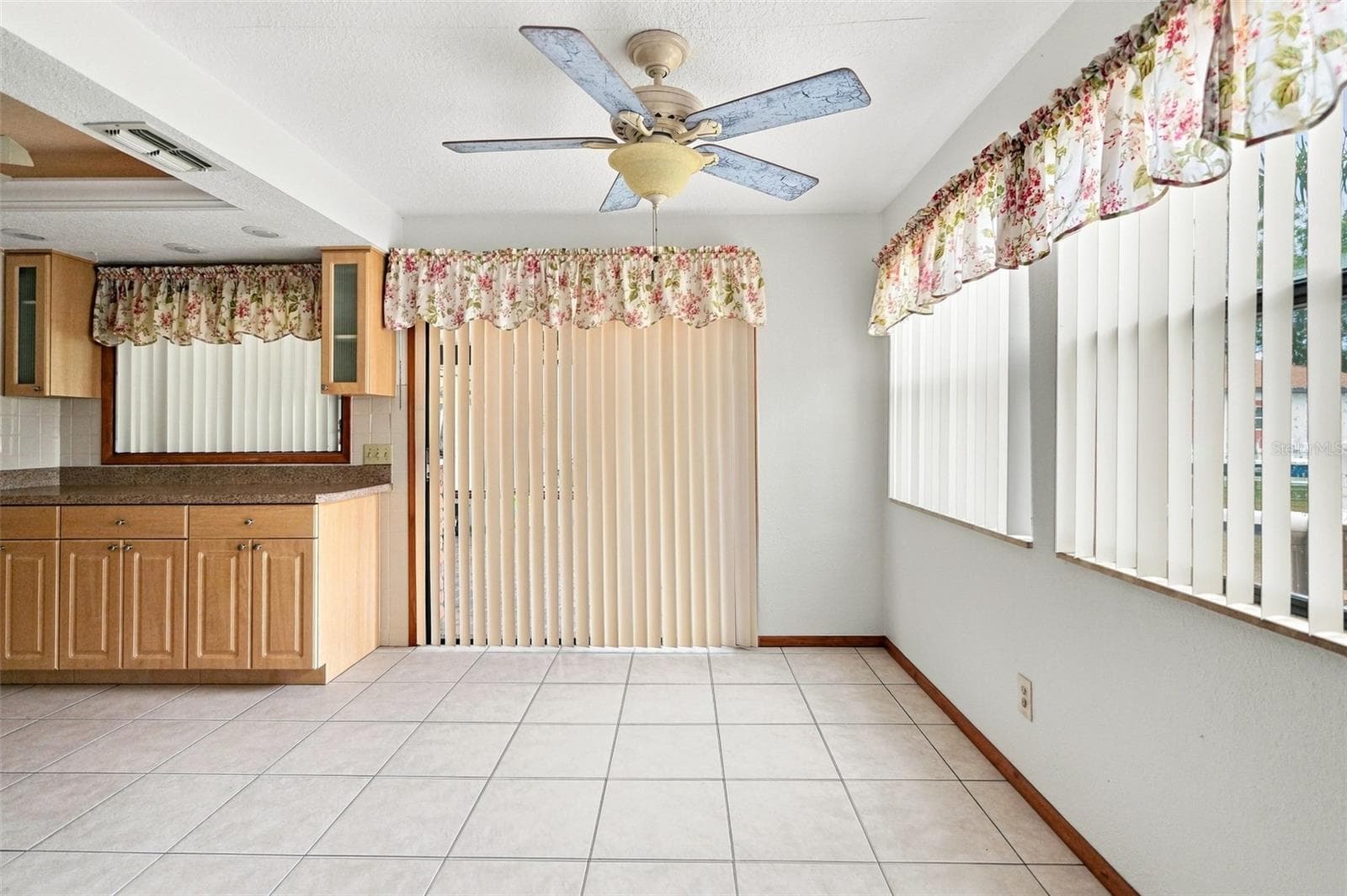 Single Family Residence at 2151 MEREDITH DR, SPRING HILL, photo 13 of 47