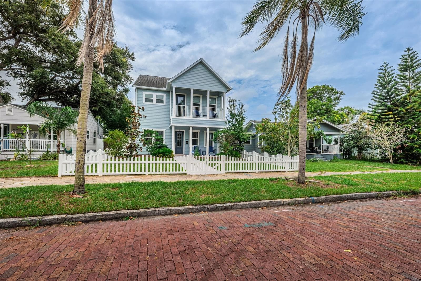 Single Family Residence at 2430 6TH AVE N, ST PETERSBURG, photo 4 of 45