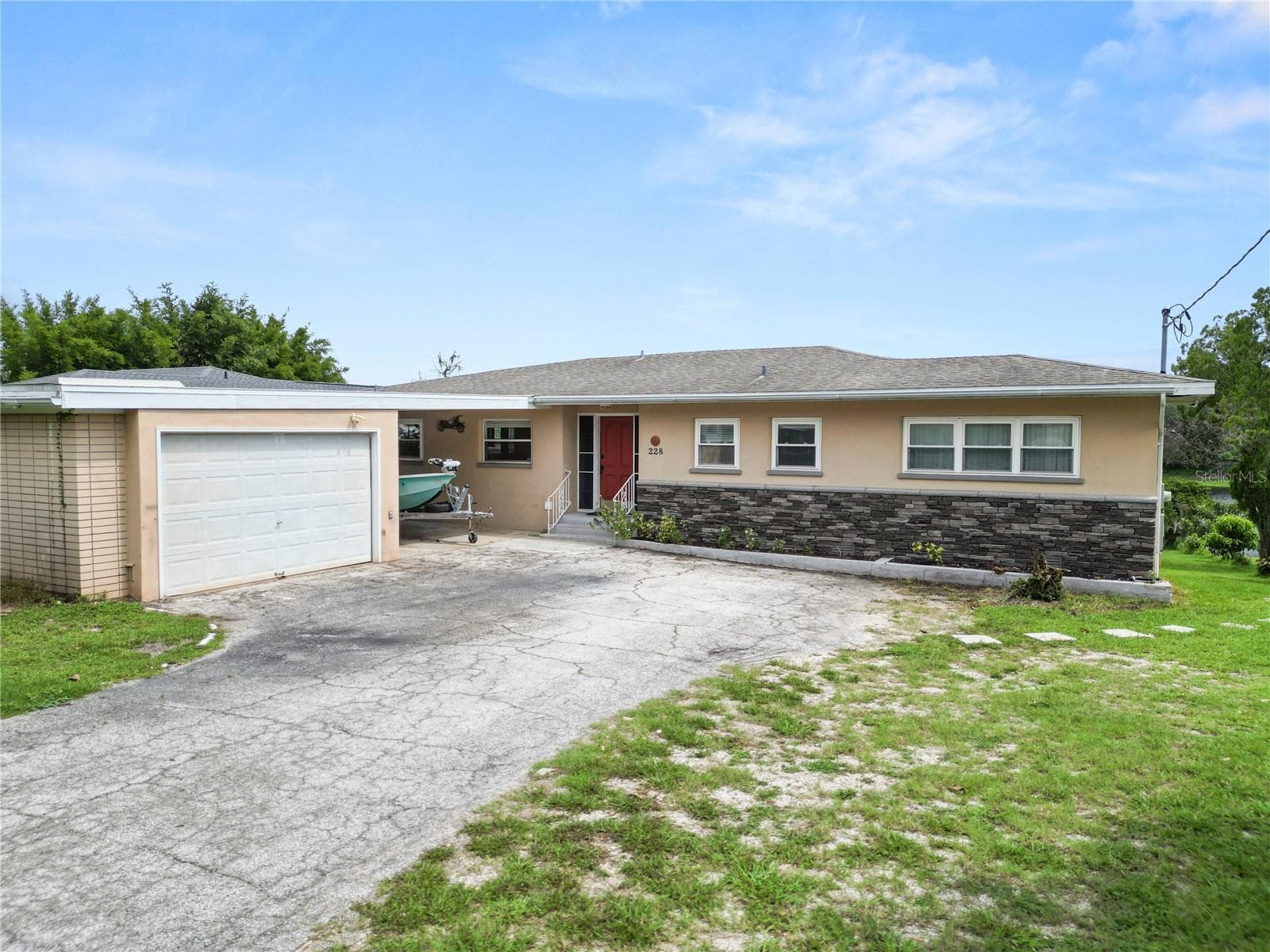 228 W LAKE INA DR