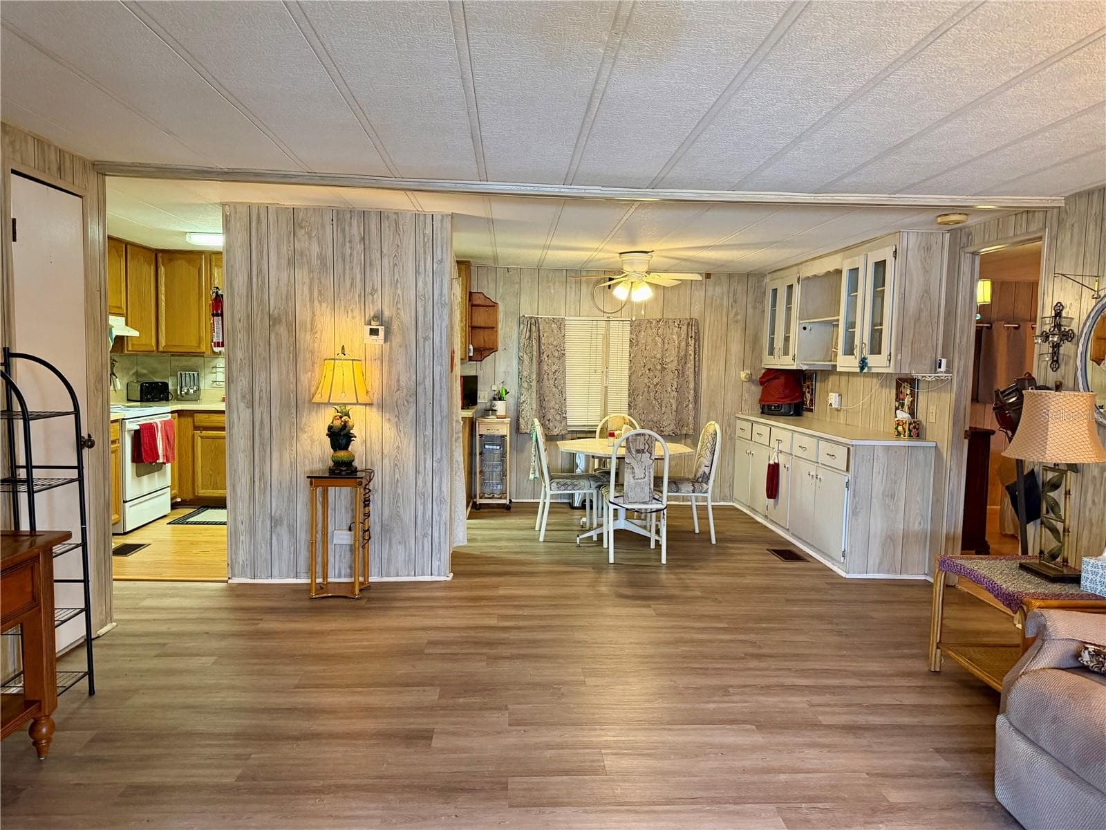 Mobile Home at 5301 ALGERIA CT, BRADENTON, photo 8 of 33