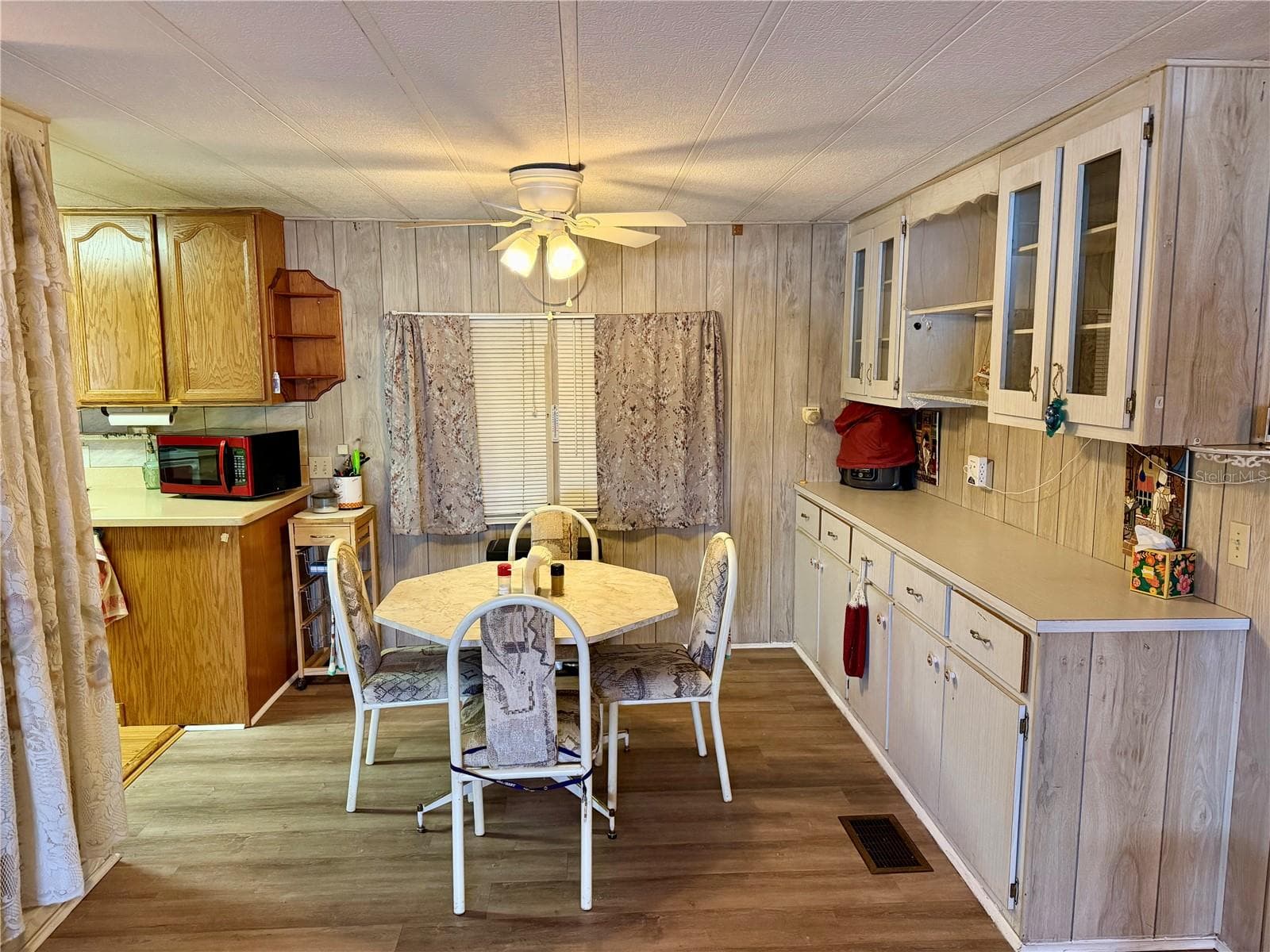 Mobile Home at 5301 ALGERIA CT, BRADENTON, photo 9 of 33