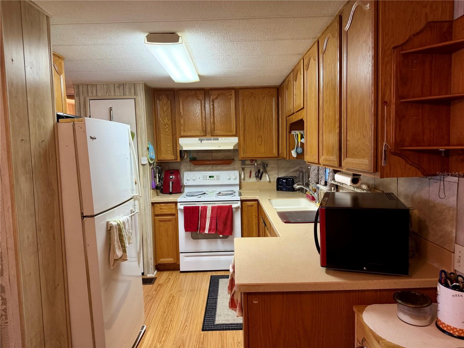 Mobile Home at 5301 ALGERIA CT, BRADENTON, photo 13 of 33