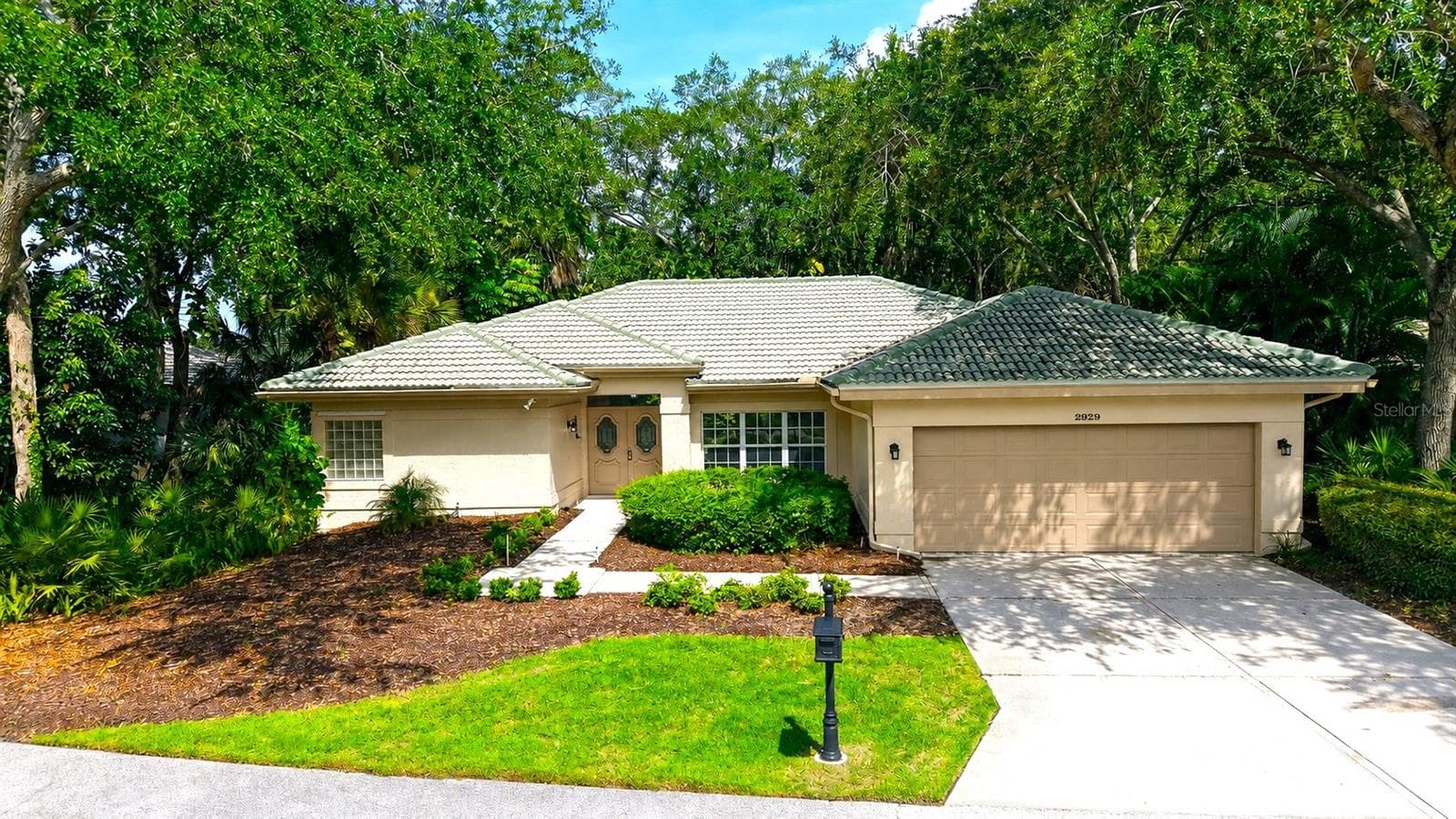 Single Family Residence at 2929 SANDRINGHAM PL, SARASOTA, photo 2 of 42