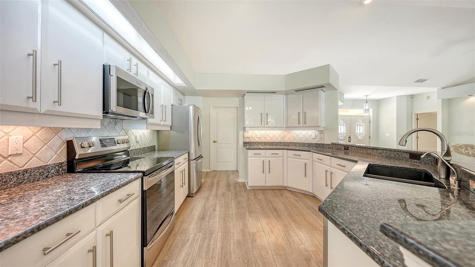 Single Family Residence at 2929 SANDRINGHAM PL, SARASOTA, photo 10 of 42