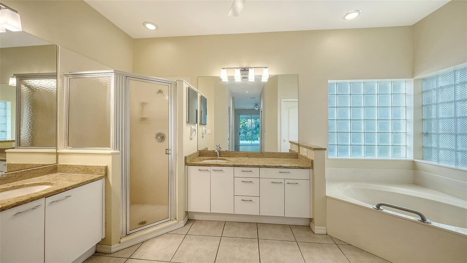 Single Family Residence at 2929 SANDRINGHAM PL, SARASOTA, photo 13 of 42