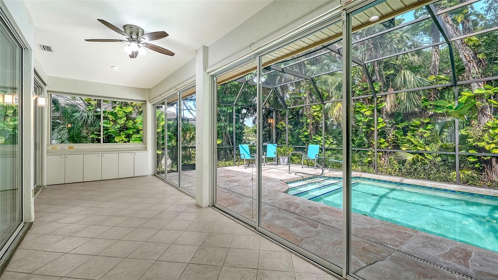 Single Family Residence at 2929 SANDRINGHAM PL, SARASOTA, photo 14 of 42