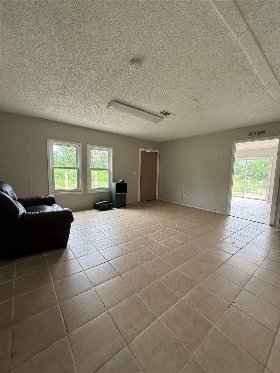 No surrounding neighbours! - 16036 BOSLEY DR, SPRING HILL