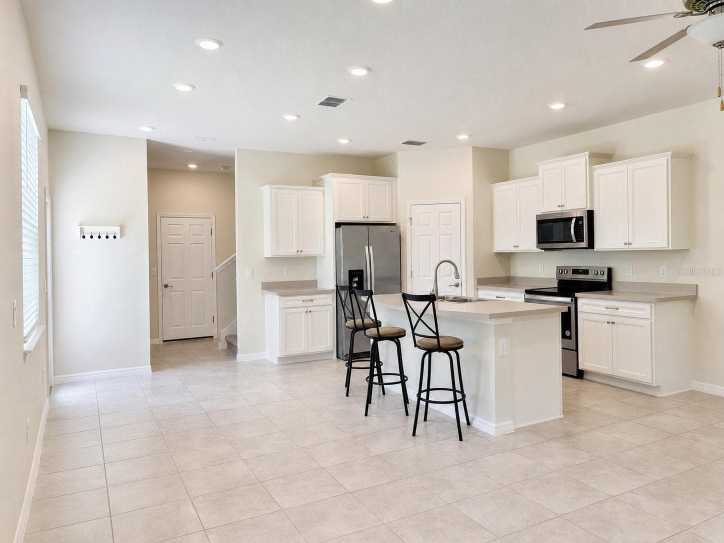 Townhouse at 5012 SYLVESTER LOOP, TAMPA, photo 2 of 27