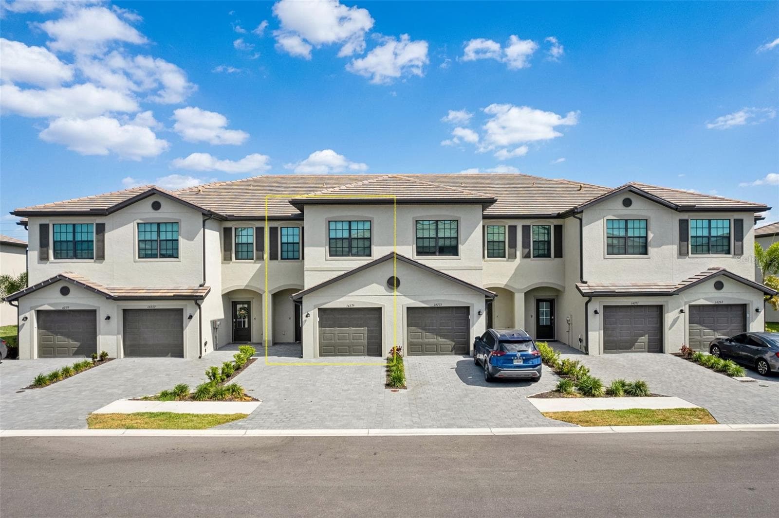 Ideally situated near Daniels Parkway and Route 82, you're just minutes from RSW Airport, JetBlue Park, shopping, dining, beaches, and entertainment - 14275 PINE LODGE LN, FORT MYERS