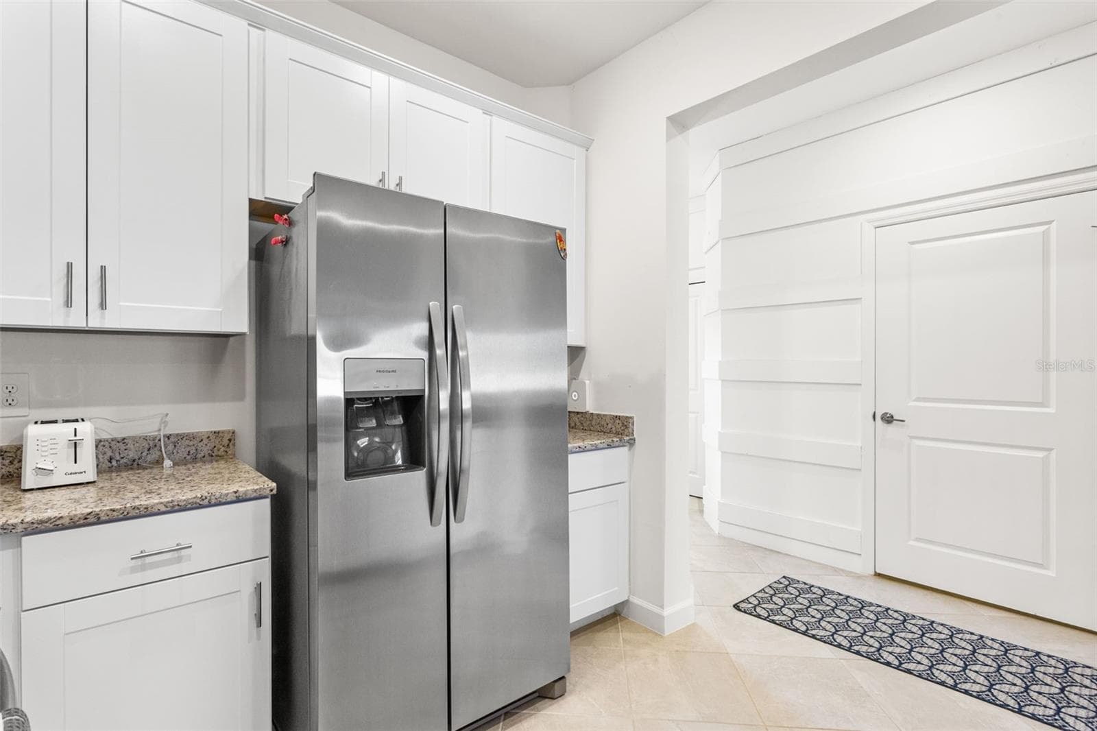 Abundant cabinet and counter space provides plenty of storage and functionality for everyday living and entertaining - 14275 PINE LODGE LN, FORT MYERS