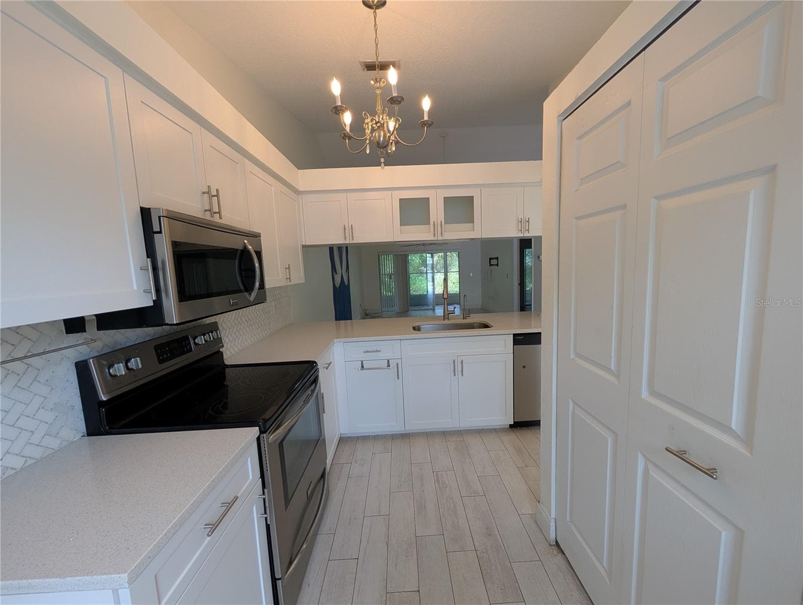 Condominium at 638 N JEFFERSON AVE #15, SARASOTA, photo 5 of 21