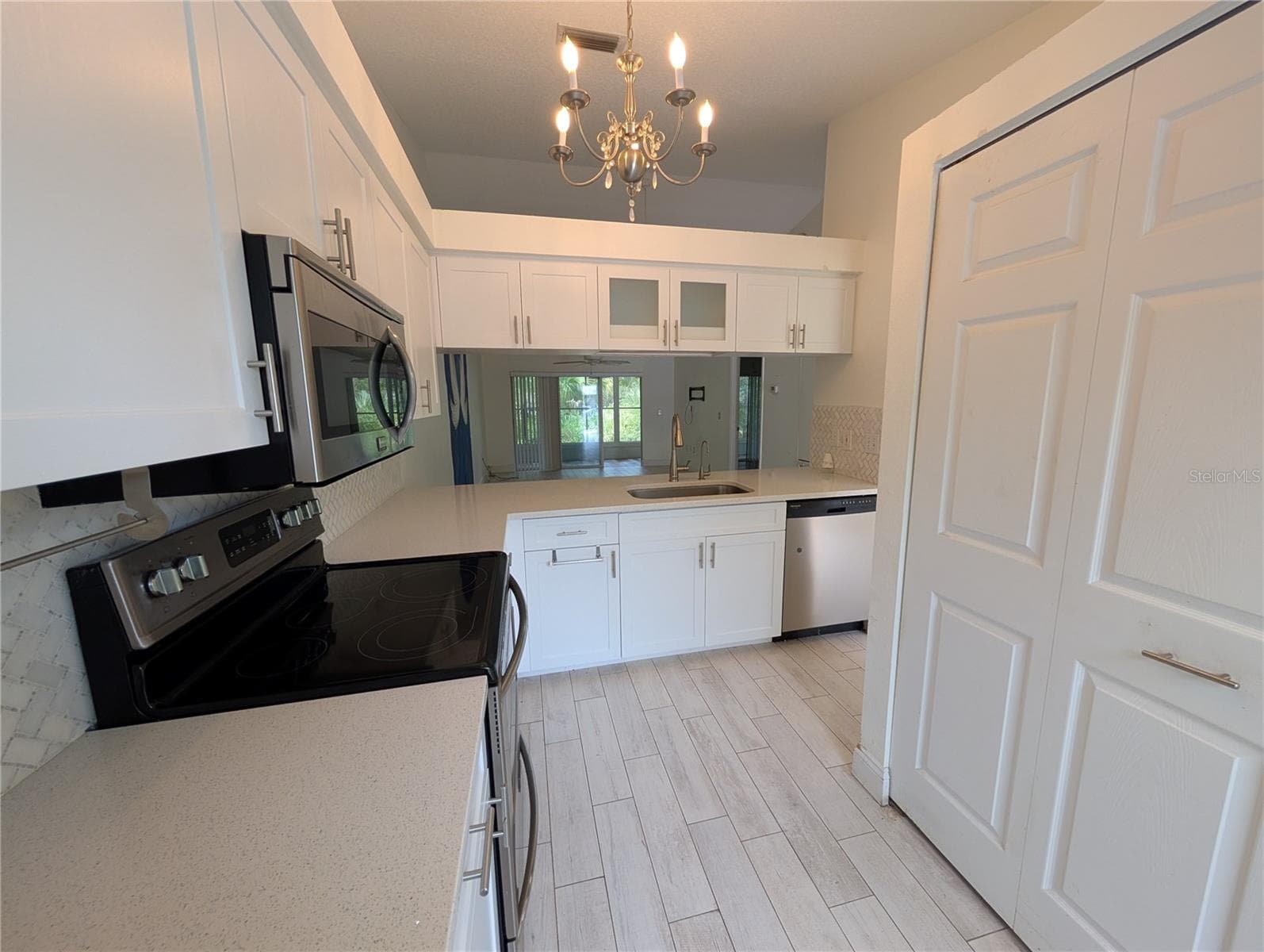 Condominium at 638 N JEFFERSON AVE #15, SARASOTA, photo 6 of 21