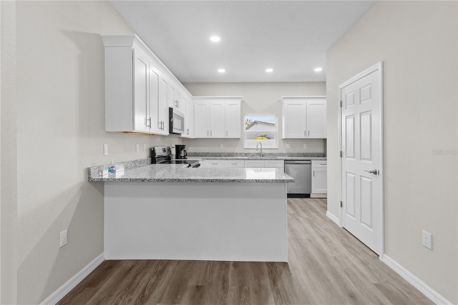 Single Family Residence at 5017 FINDERS CT, TAMPA, photo 9 of 40