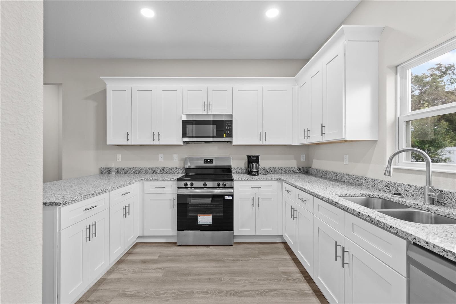 Single Family Residence at 5017 FINDERS CT, TAMPA, photo 11 of 40