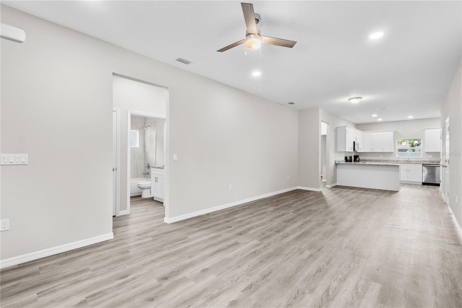 Single Family Residence at 5017 FINDERS CT, TAMPA, photo 18 of 40