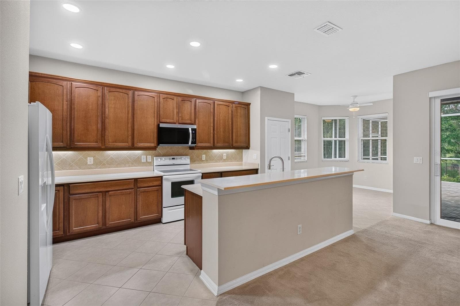 Kitchen 18.9 x 9.9 - 11156 MERGANSER WAY, NEW PORT RICHEY