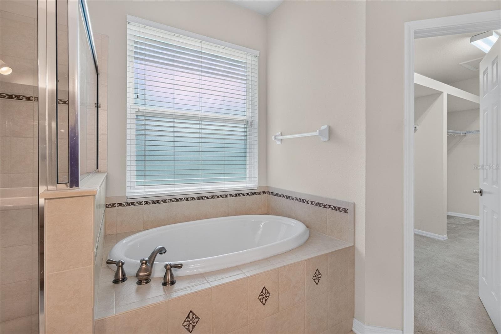 Primary Bathroom with Garden Tub - 11156 MERGANSER WAY, NEW PORT RICHEY
