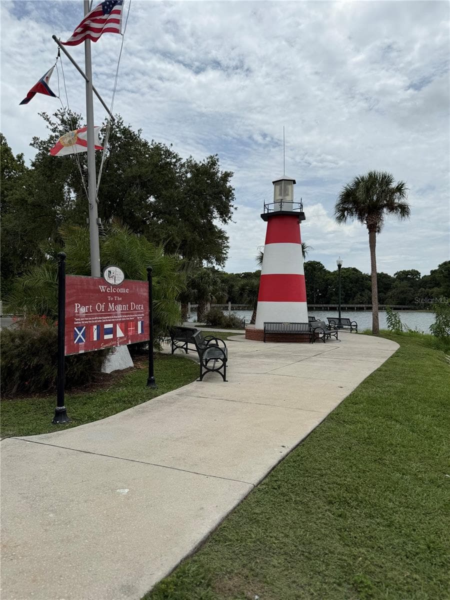 2 Minutes from the Mt Dora Lighthouse - 233 S RHODES ST, MOUNT DORA
