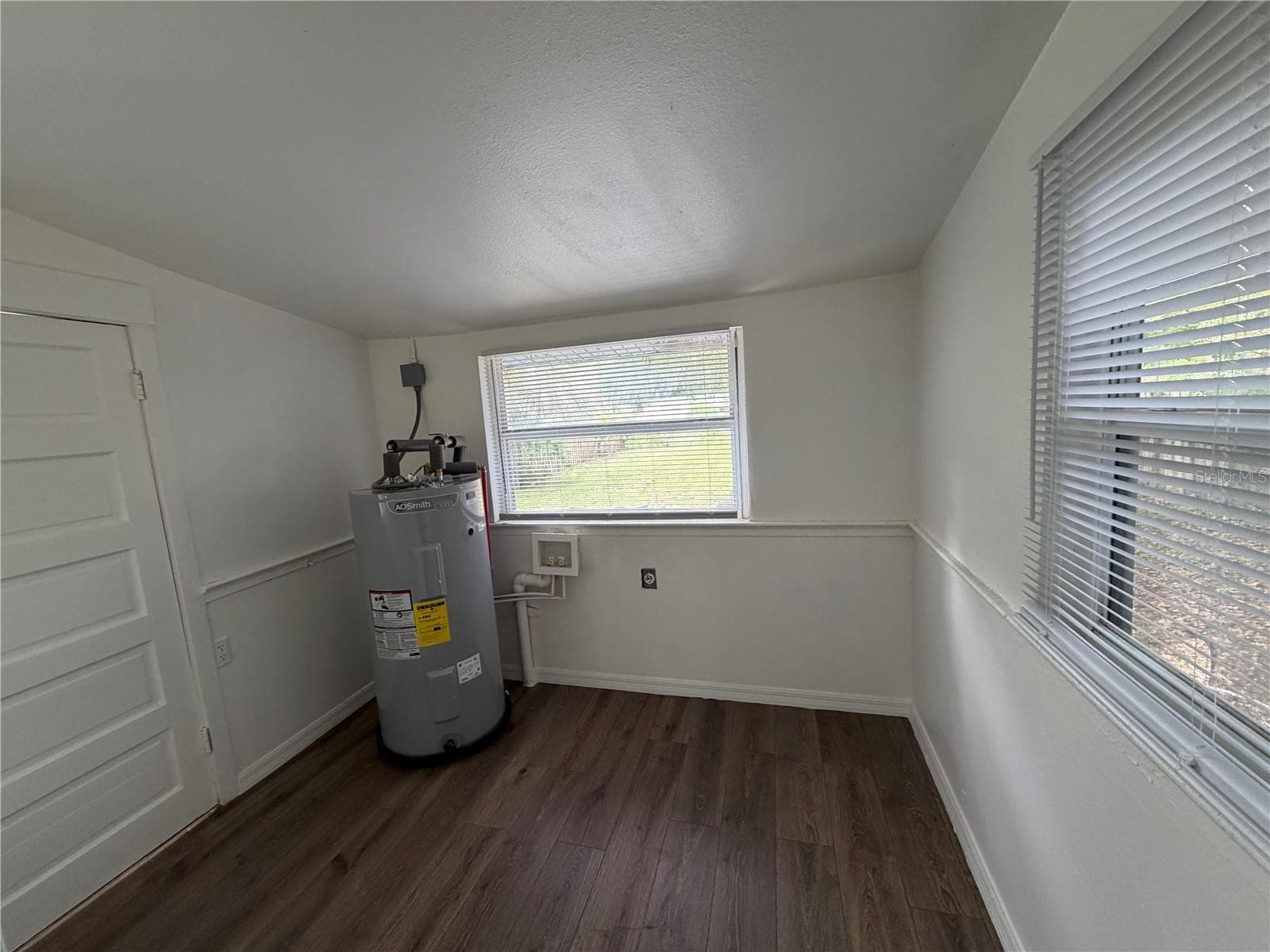 Large Laundry and Utility Room - 233 S RHODES ST, MOUNT DORA