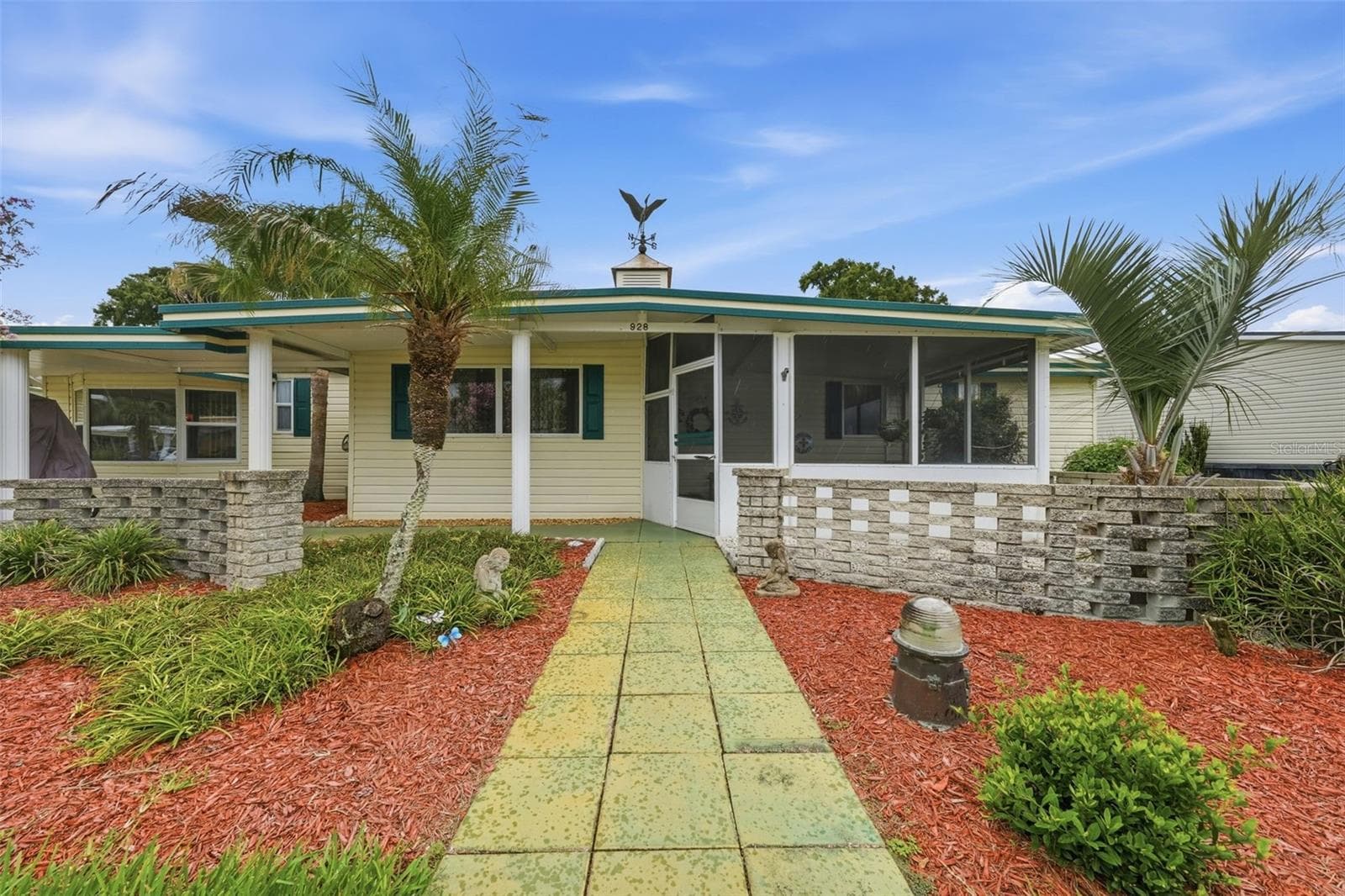 Mobile Home at 928 MORNINGVIEW DR, TAVARES, photo 2 of 63