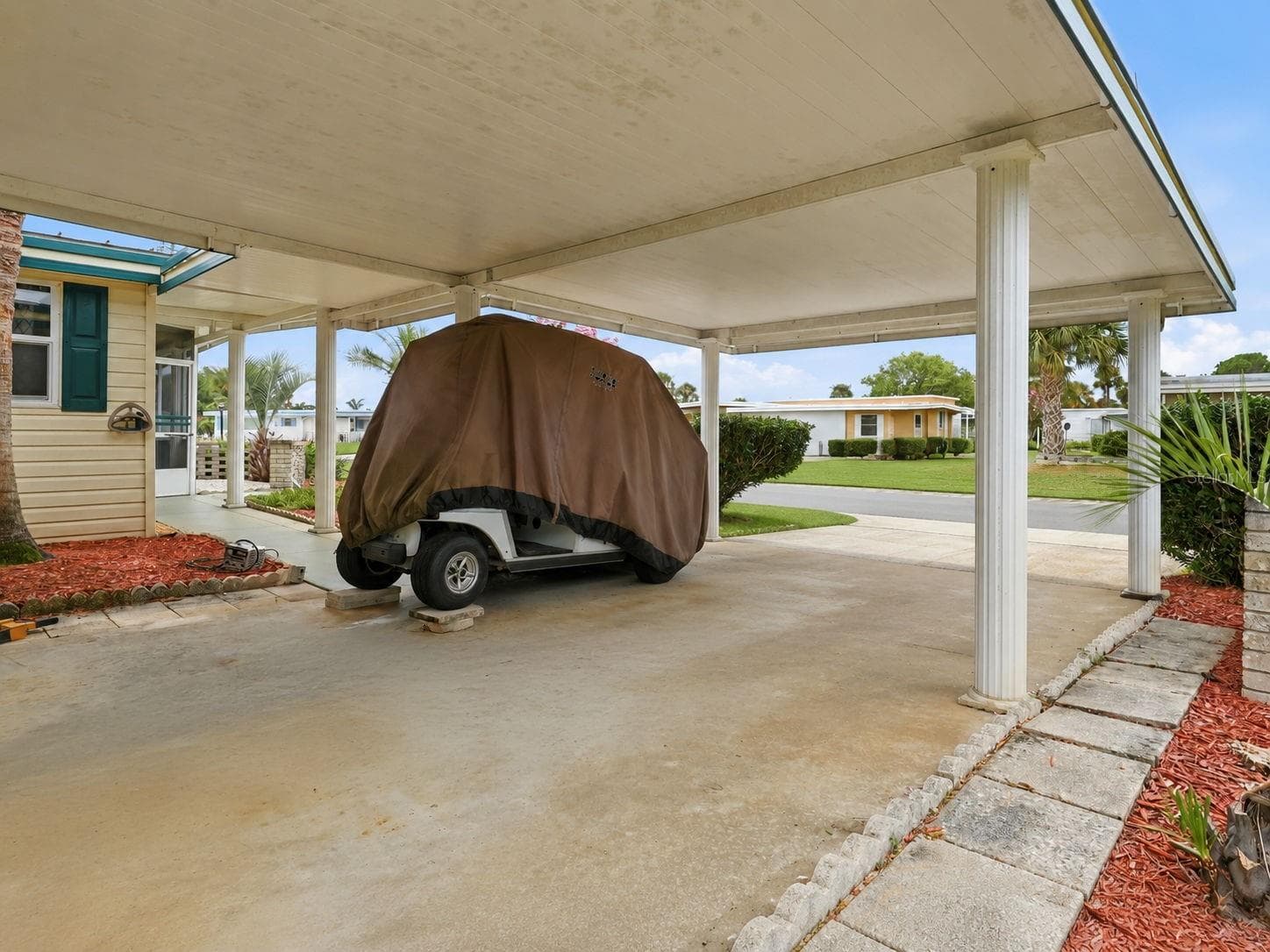 Mobile Home at 928 MORNINGVIEW DR, TAVARES, photo 8 of 63