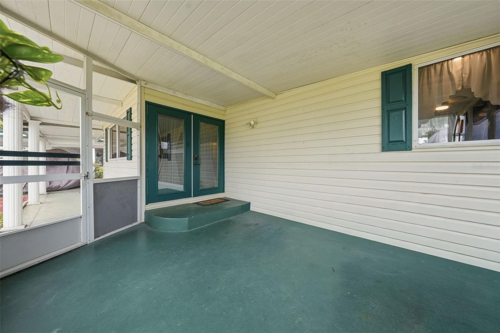 front patio to entrance - 928 MORNINGVIEW DR, TAVARES