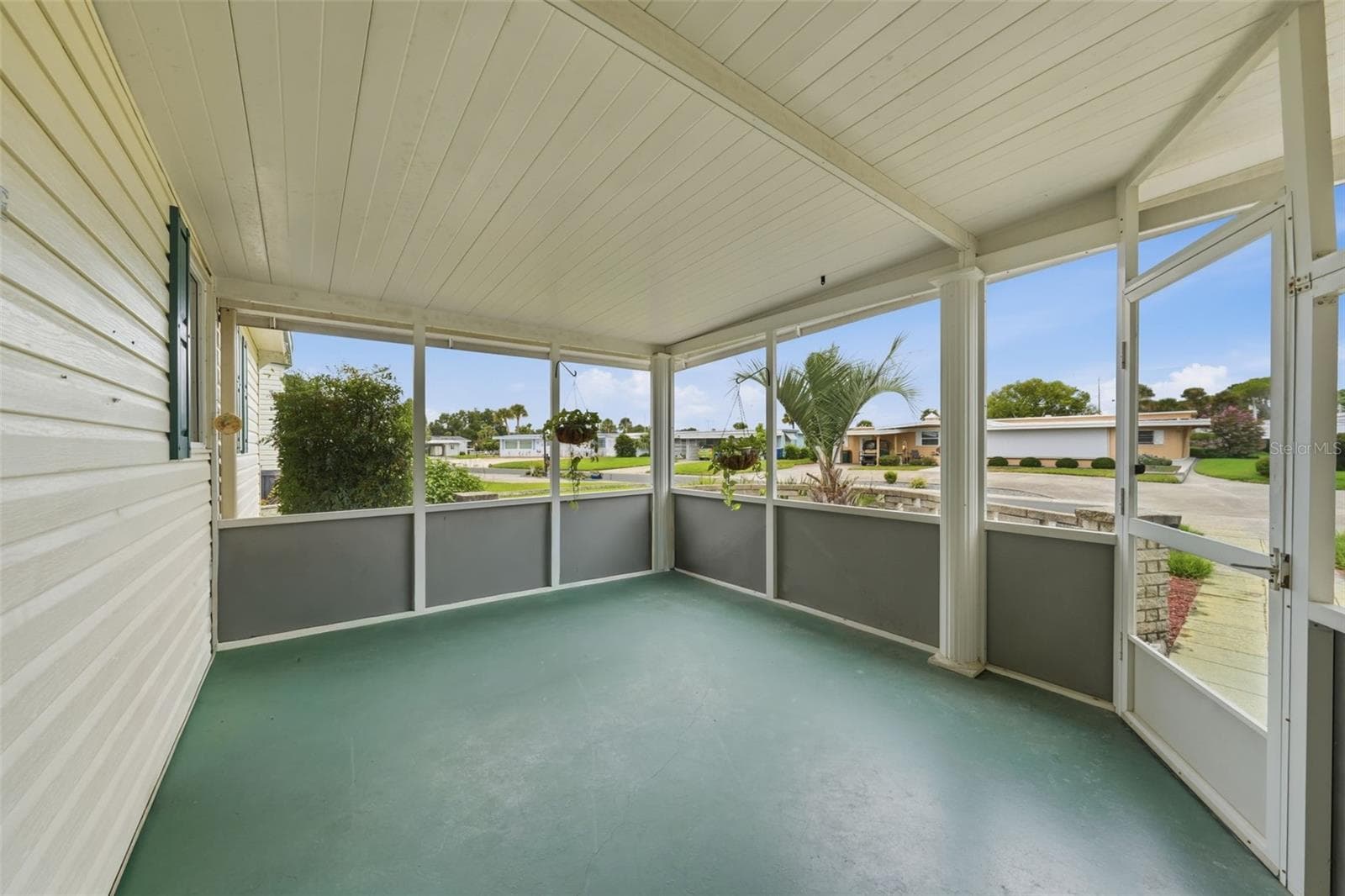 Mobile Home at 928 MORNINGVIEW DR, TAVARES, photo 10 of 63