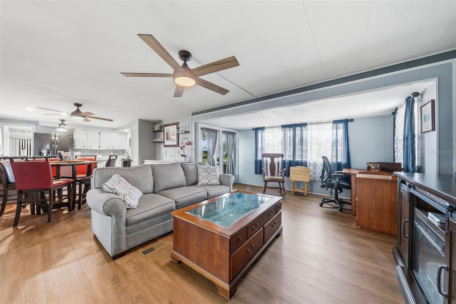 Mobile Home at 928 MORNINGVIEW DR, TAVARES, photo 13 of 63