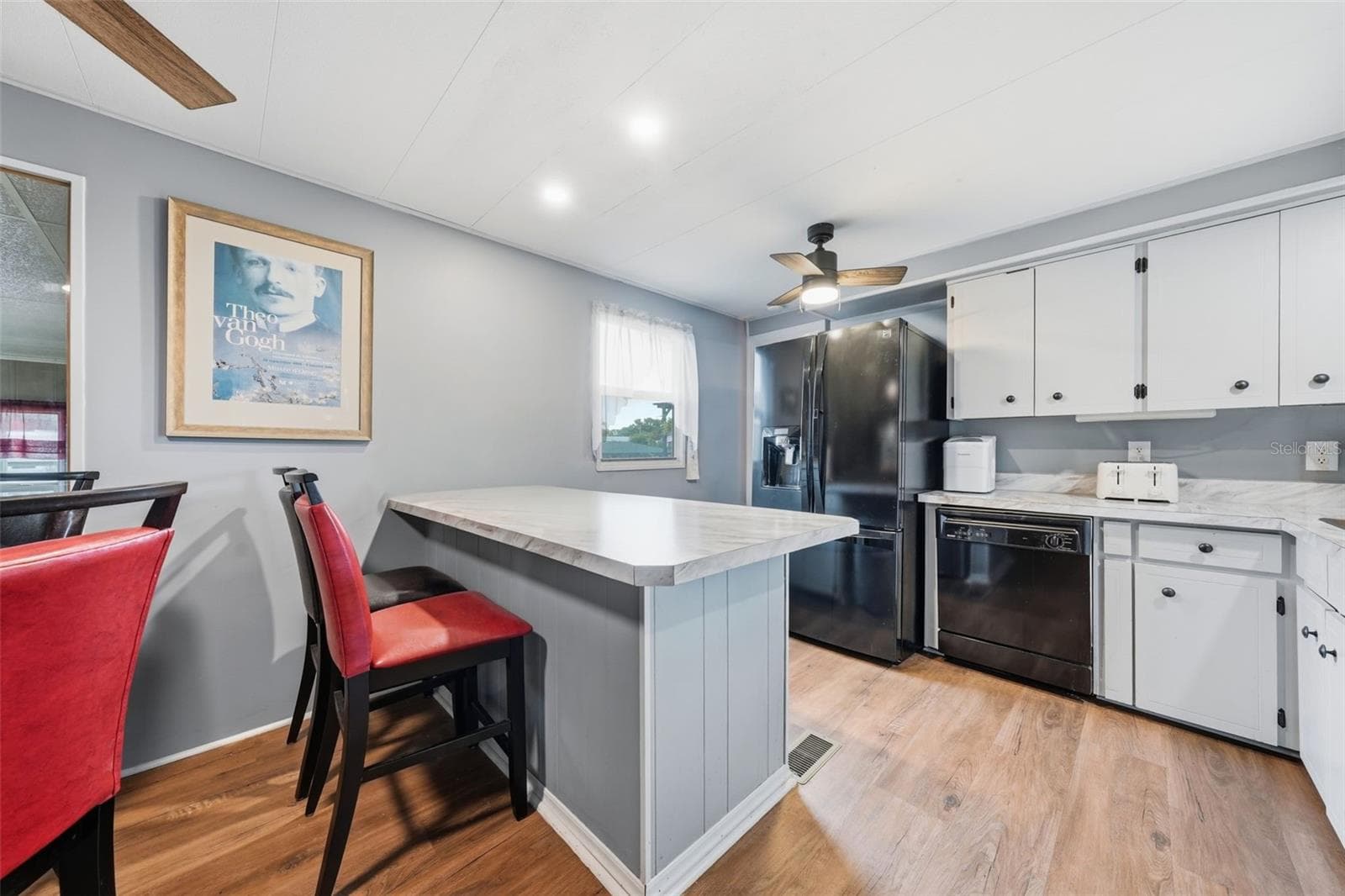from LR to kitchen - 928 MORNINGVIEW DR, TAVARES