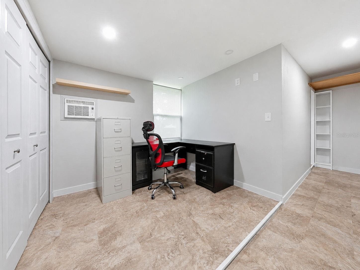 entry to 3rd room and laundry - this is just off the primary bdrm area - 928 MORNINGVIEW DR, TAVARES