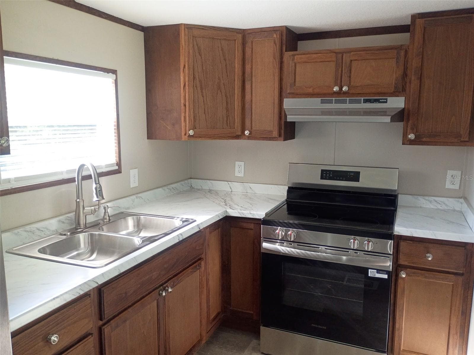 Manufactured Home at 11441 KO DR, LAKELAND, photo 4 of 25