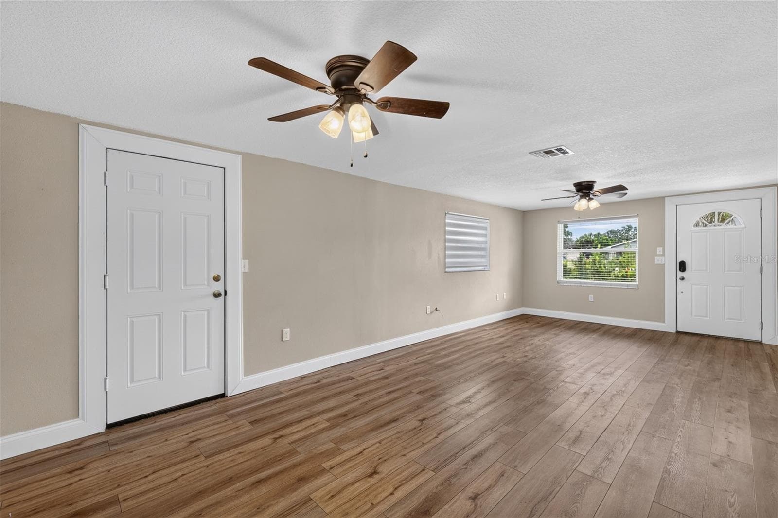 Single Family Residence at 1111 DORA AVE, TAVARES, photo 8 of 34