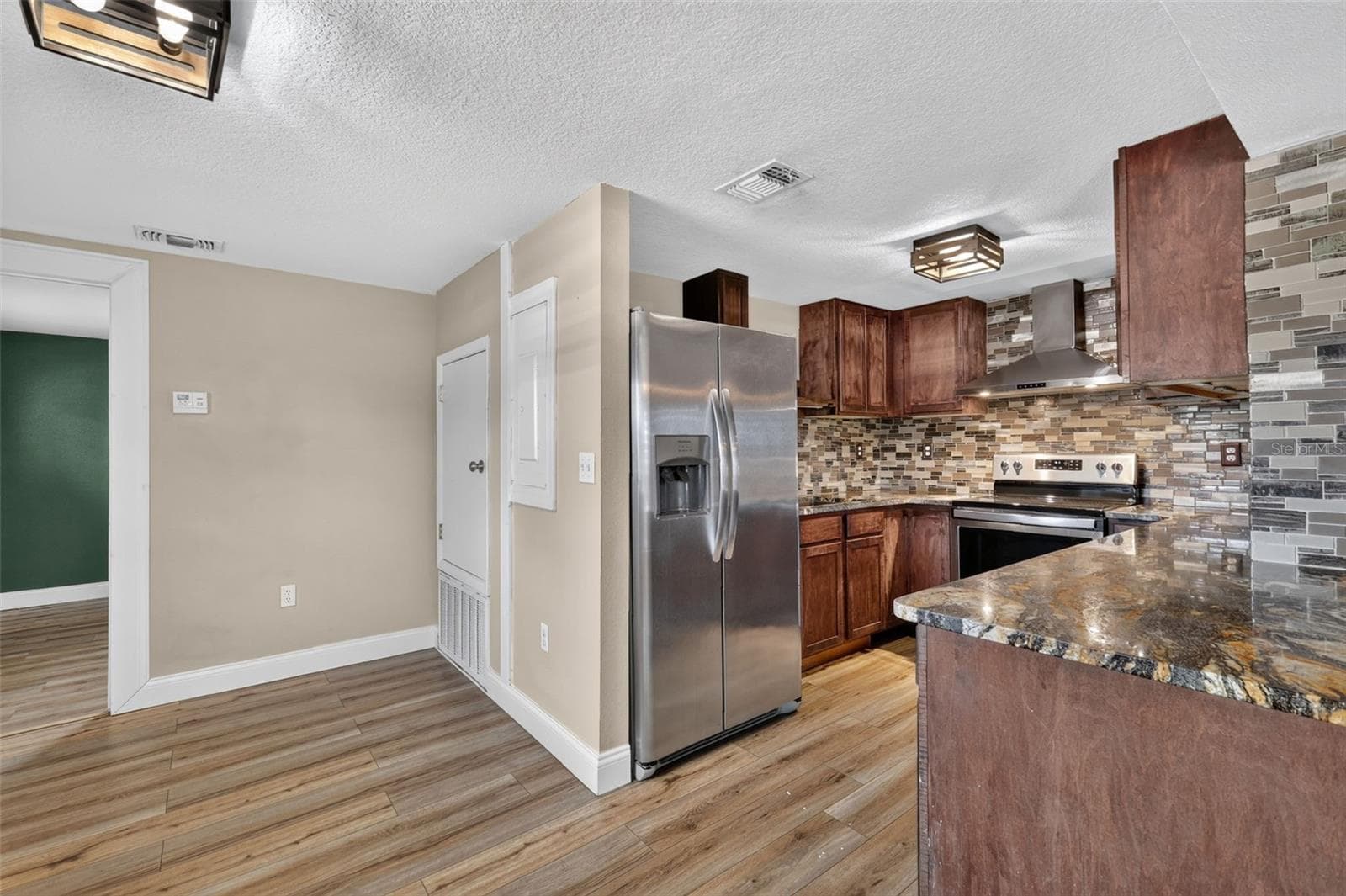 Single Family Residence at 1111 DORA AVE, TAVARES, photo 9 of 34