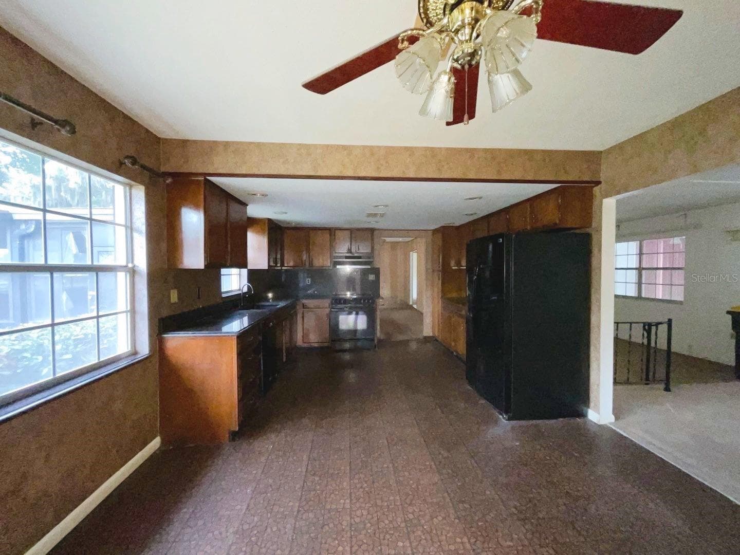 Single Family Residence at 603 W OCALA ST, UMATILLA, photo 2 of 26