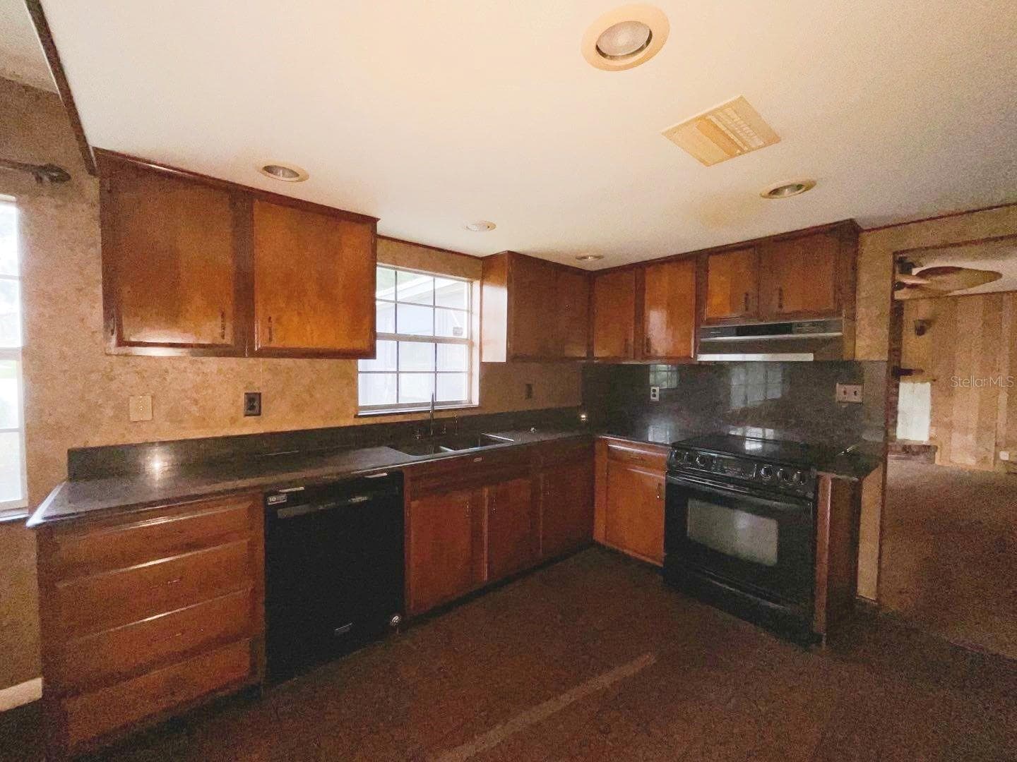 Single Family Residence at 603 W OCALA ST, UMATILLA, photo 3 of 26