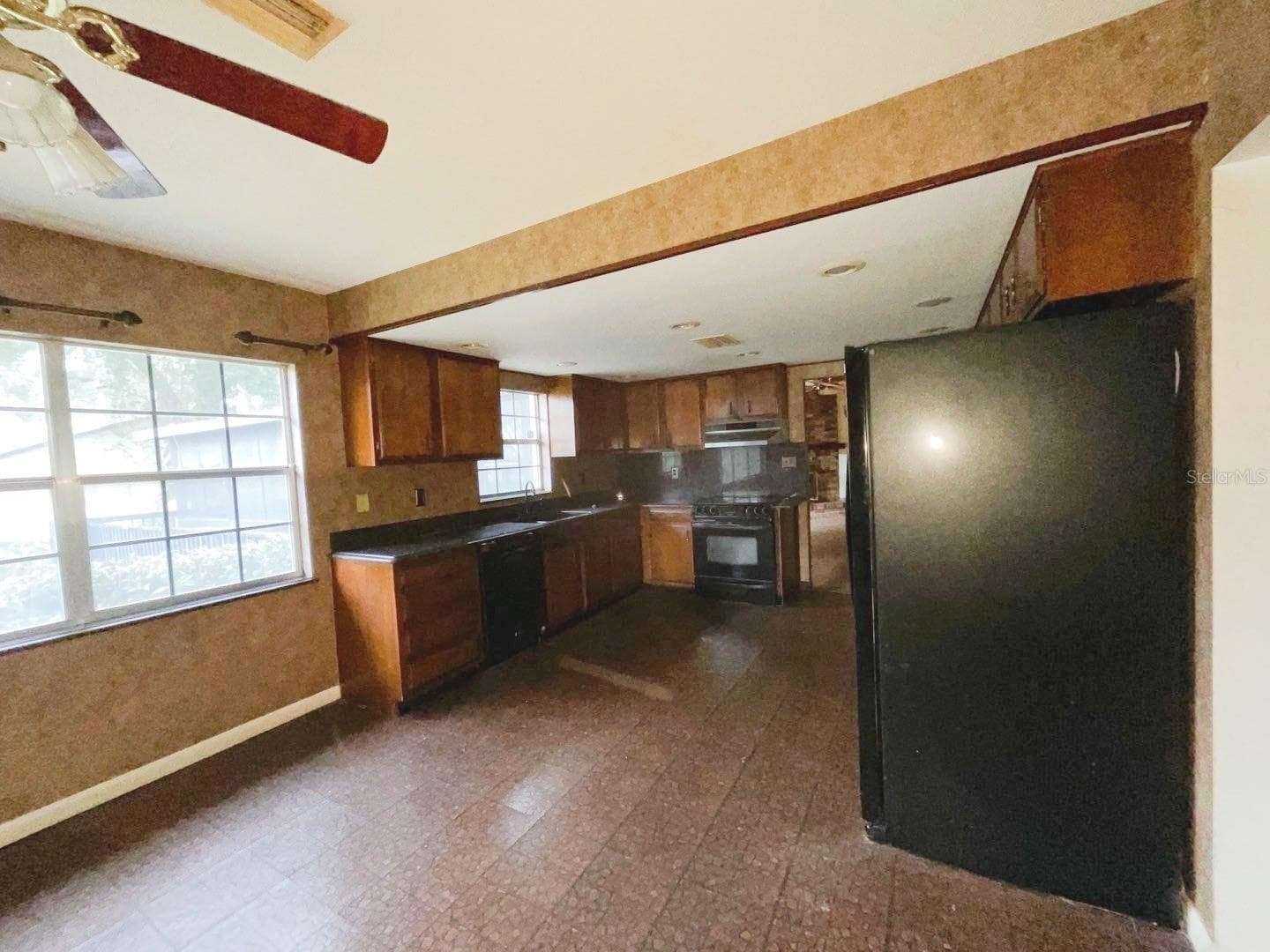 Single Family Residence at 603 W OCALA ST, UMATILLA, photo 4 of 26