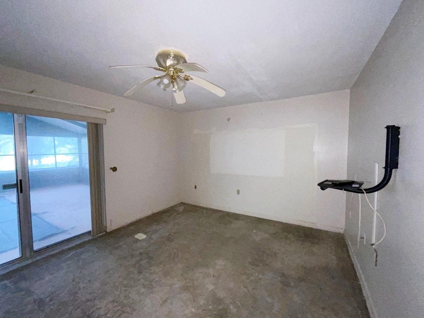 Single Family Residence at 603 W OCALA ST, UMATILLA, photo 11 of 26