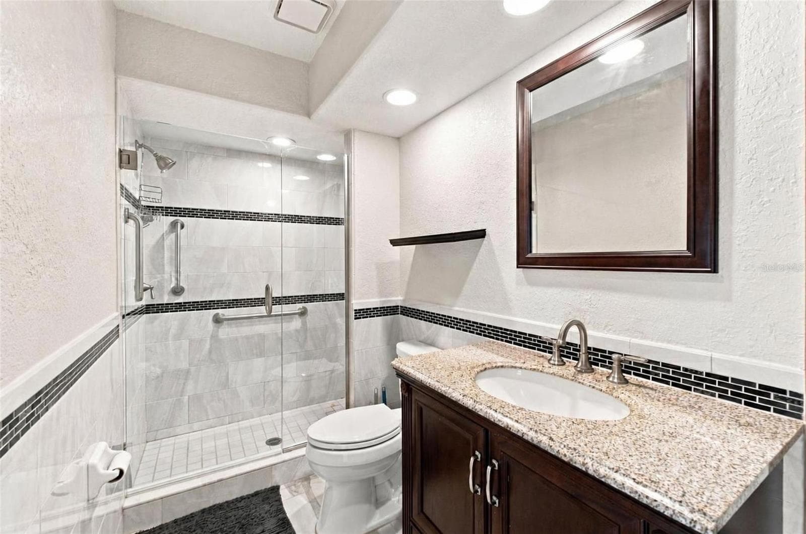 Guest bathroom #1 - 10307 WATERS EDGE CT, WEEKI WACHEE