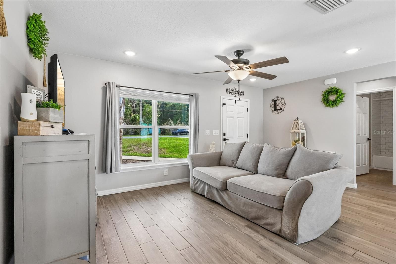 Single Family Residence at 12020 VIRGINIA DR, LEESBURG, photo 6 of 35