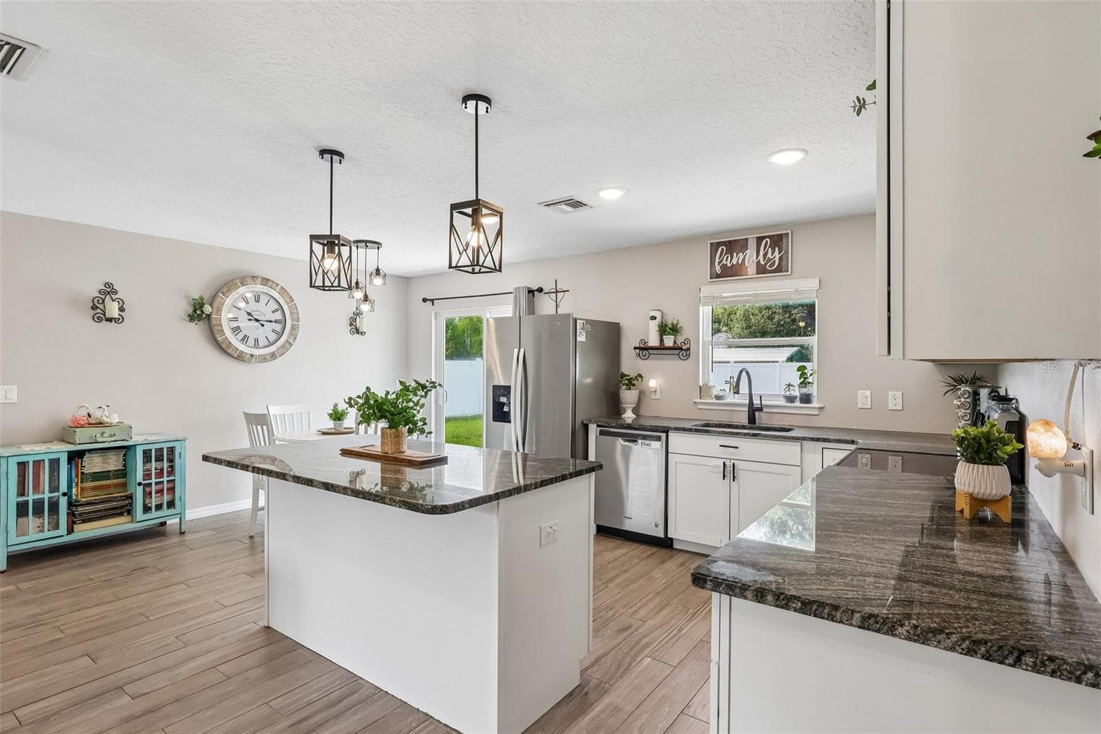 Single Family Residence at 12020 VIRGINIA DR, LEESBURG, photo 13 of 35