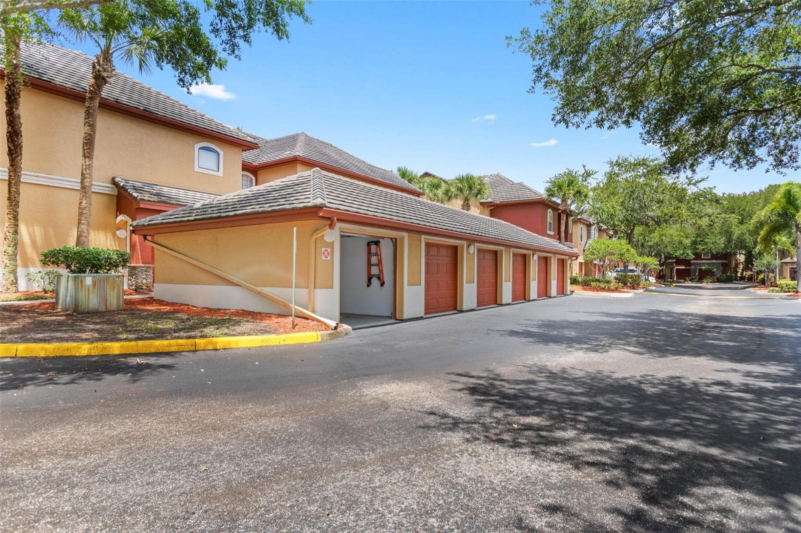 additional detached garage comes with unit - 2176 PORTOFINO PL #6-2612, PALM HARBOR