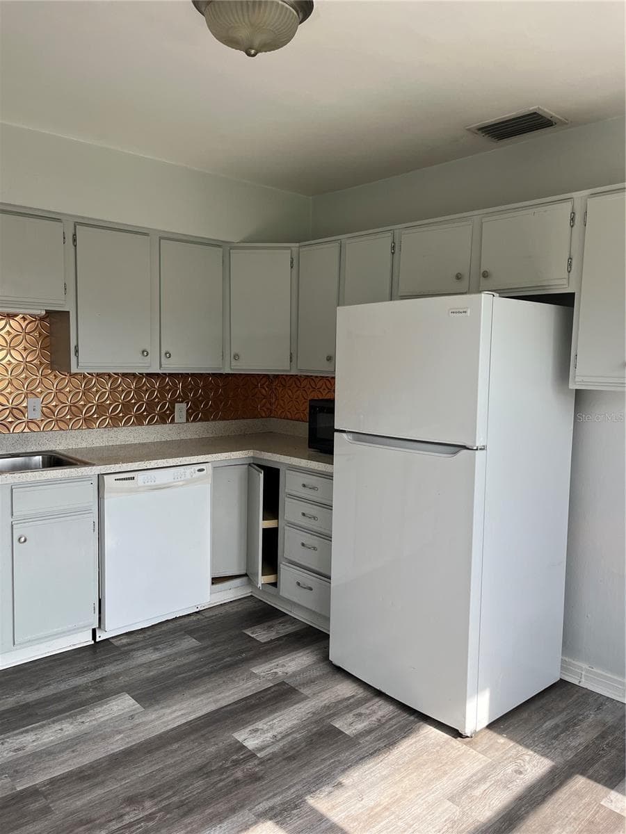 Mixed Use at 1206 E CANAL ST, MULBERRY, photo 14 of 49