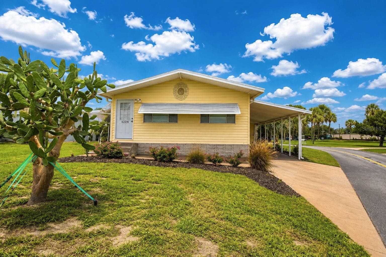Manufactured Home at 4234 ROLLING OAKS DR, WINTER HAVEN, photo 2 of 76