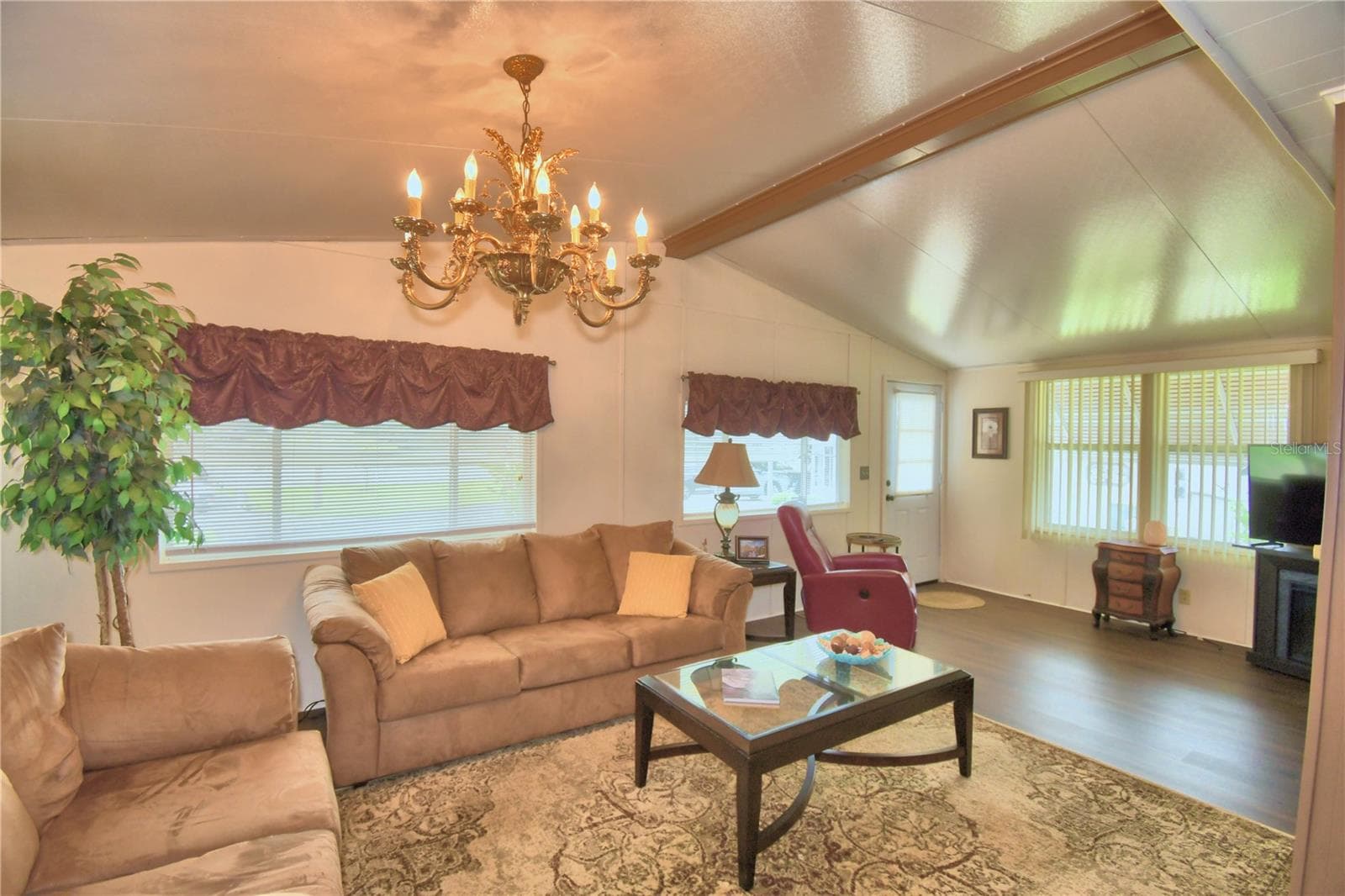 Manufactured Home at 4234 ROLLING OAKS DR, WINTER HAVEN, photo 6 of 76