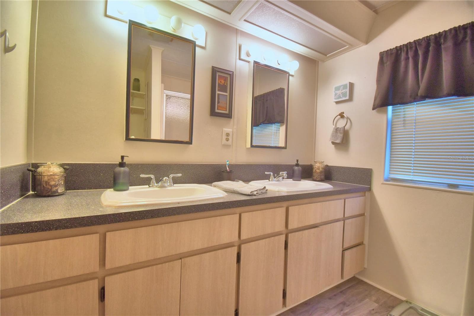 Manufactured Home at 4234 ROLLING OAKS DR, WINTER HAVEN, photo 33 of 76