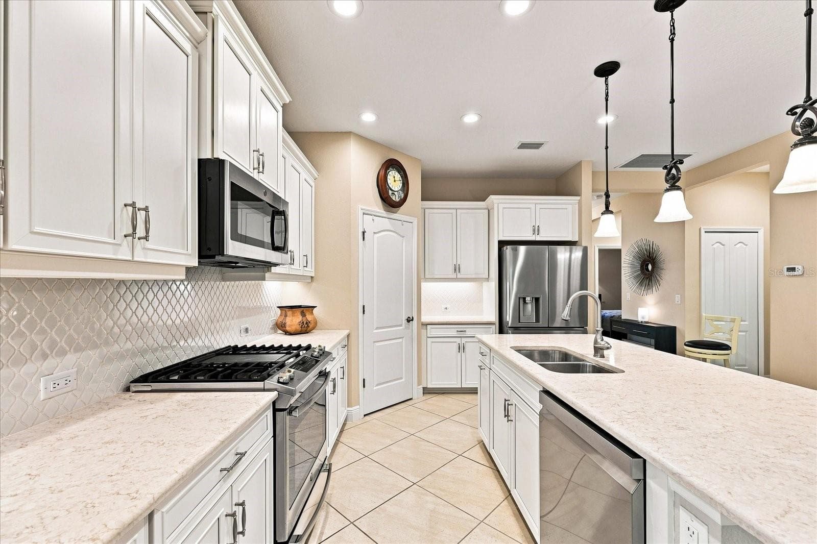 QUARTZ COUNTERTOPS - 3036 SKY BLUE CV, LAKEWOOD RANCH