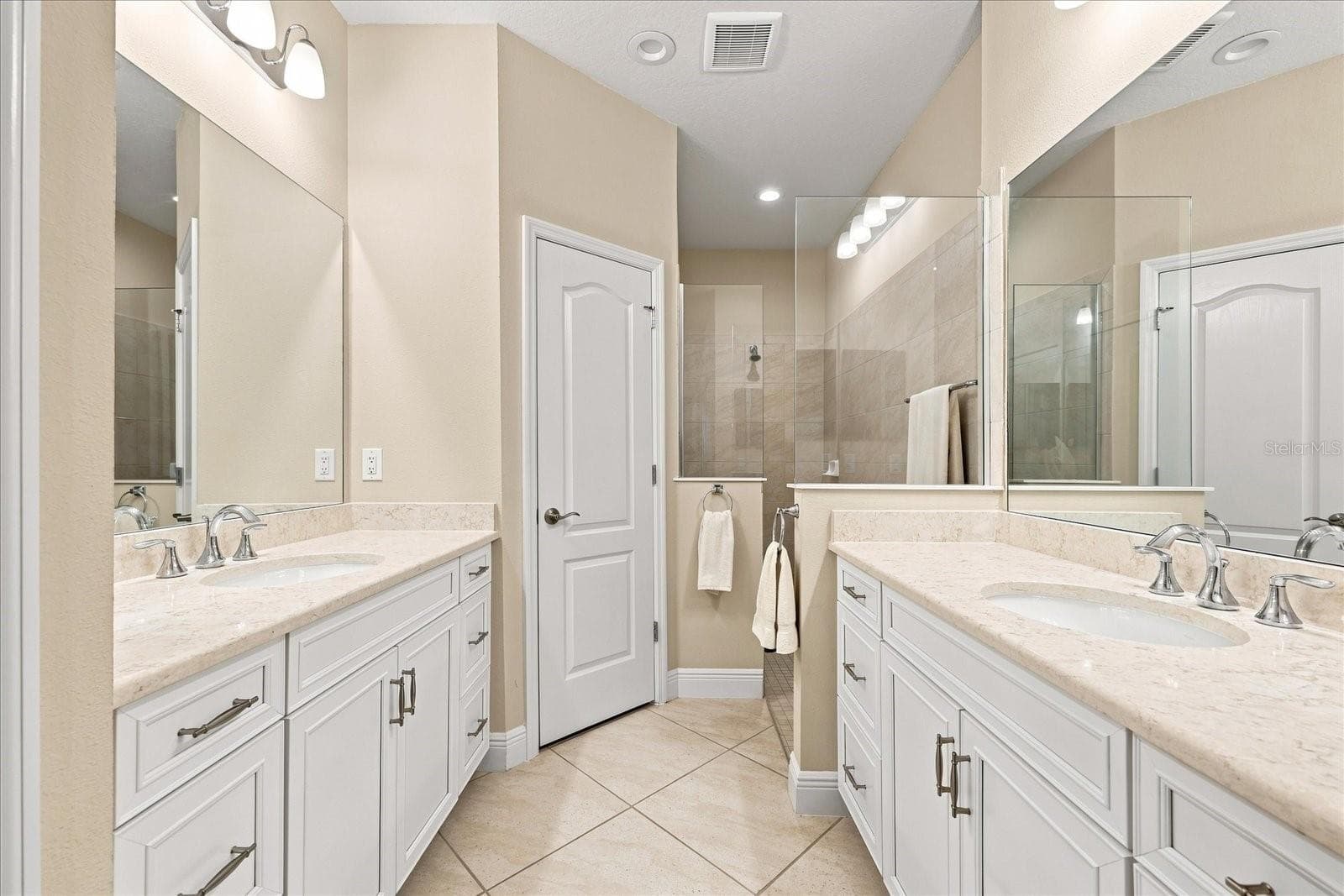 DUAL VANITIES - 3036 SKY BLUE CV, LAKEWOOD RANCH