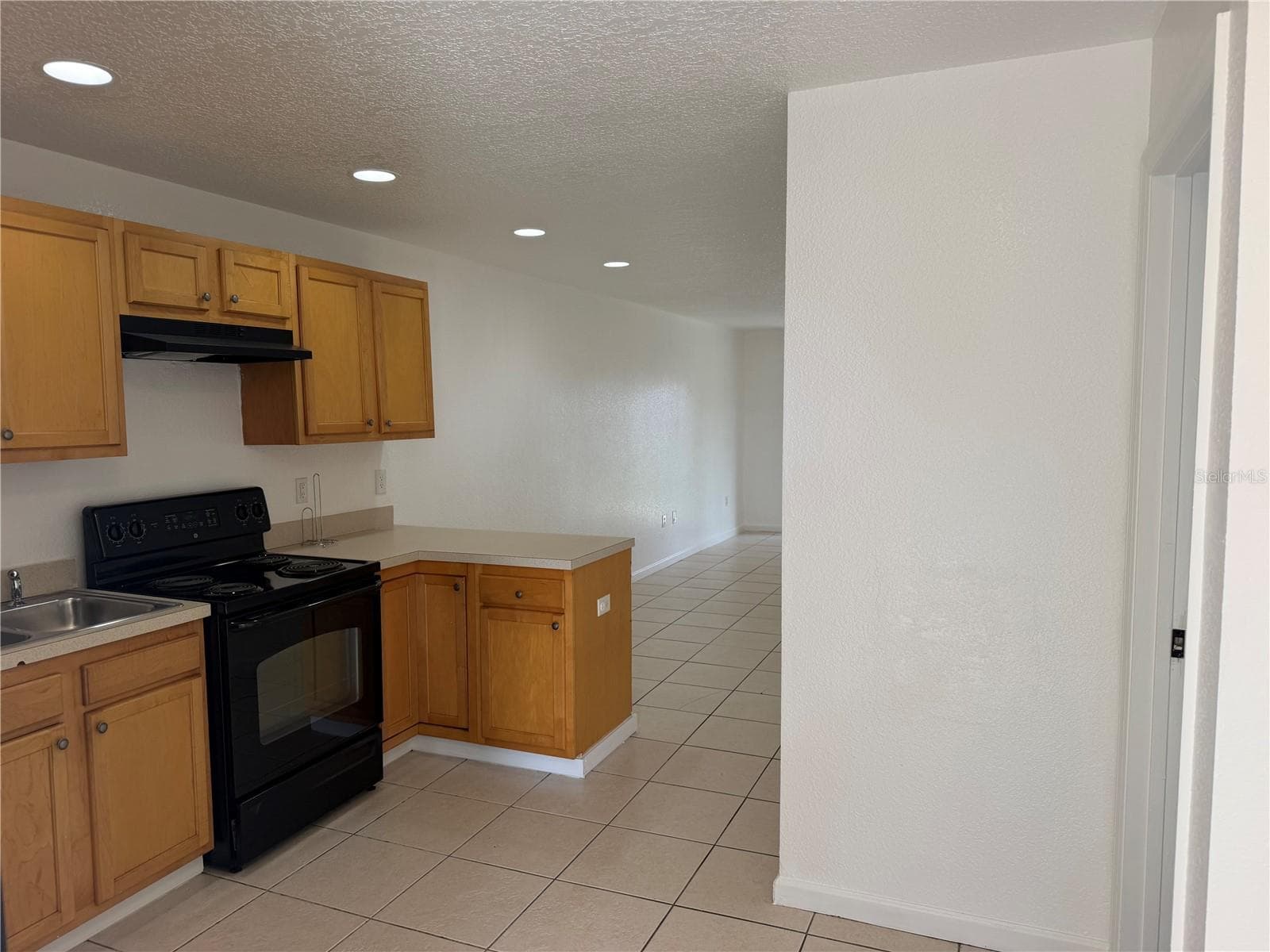 Duplex at 752 E BROOME ST, CLERMONT, photo 3 of 10