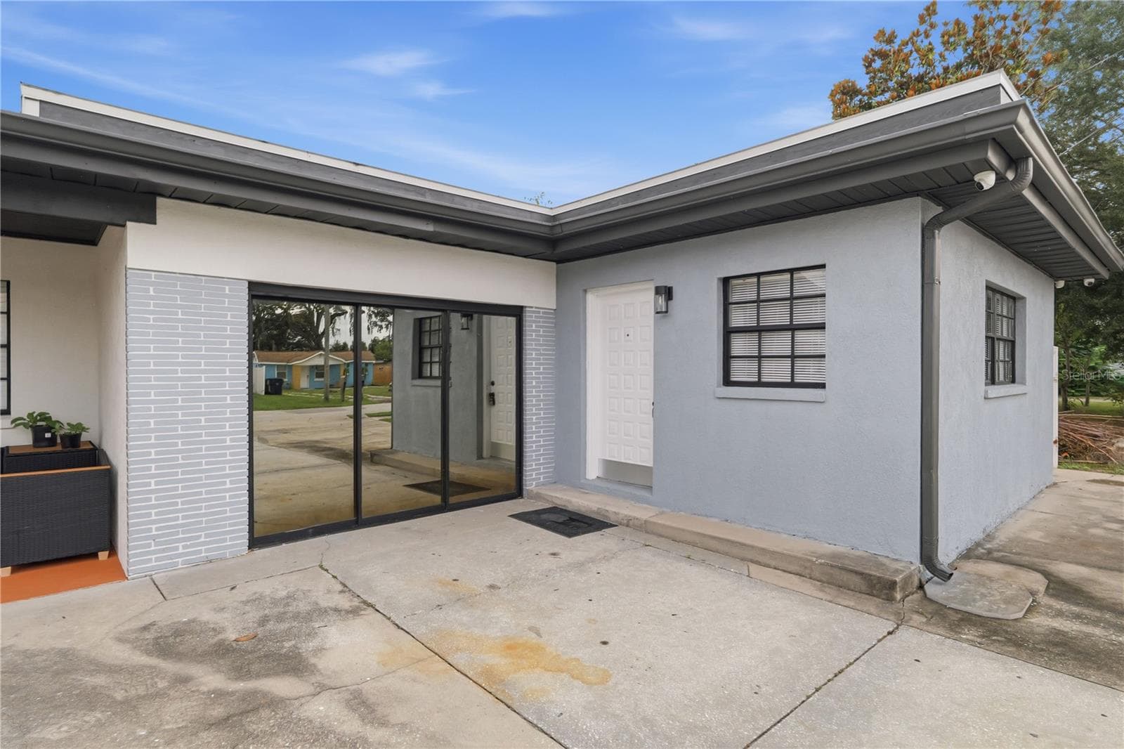 Single Family Residence at 2607 W CREST AVE, TAMPA, photo 4 of 48